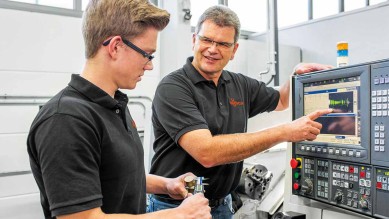 traineewithmeasurementandtrainer