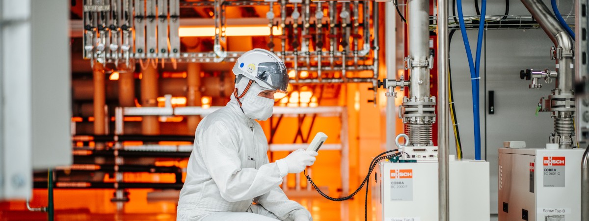 Evitar tempos de inatividade imprevistos em fábricas de semicondutores com o serviço de vácuo preventivo