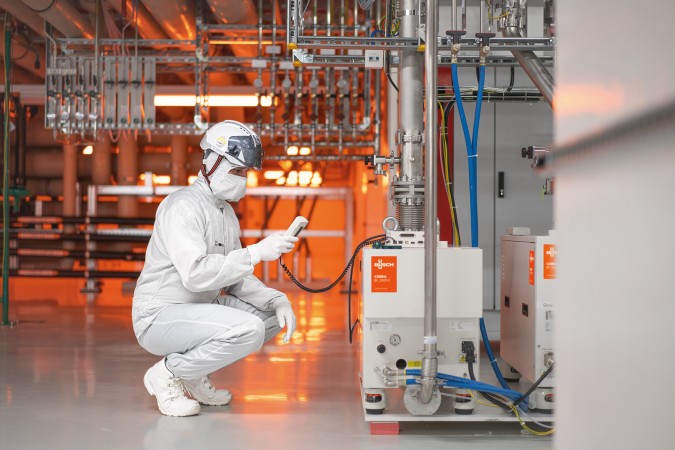 Avoiding Unscheduled Downtimes in Semicon Fabs with Preventive Vacuum Service