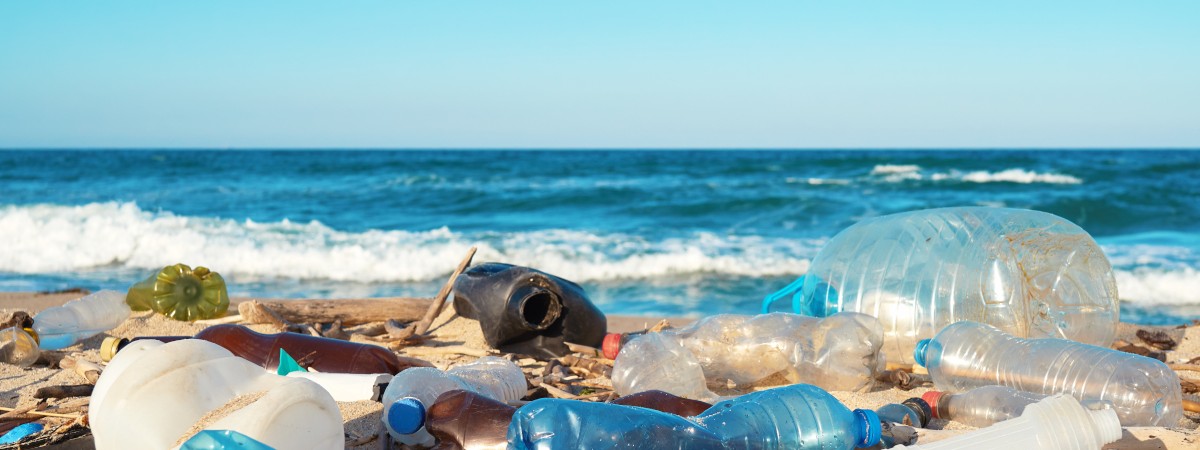 Recycling von Plastikflaschen mit Vakuumpumpen von Busch