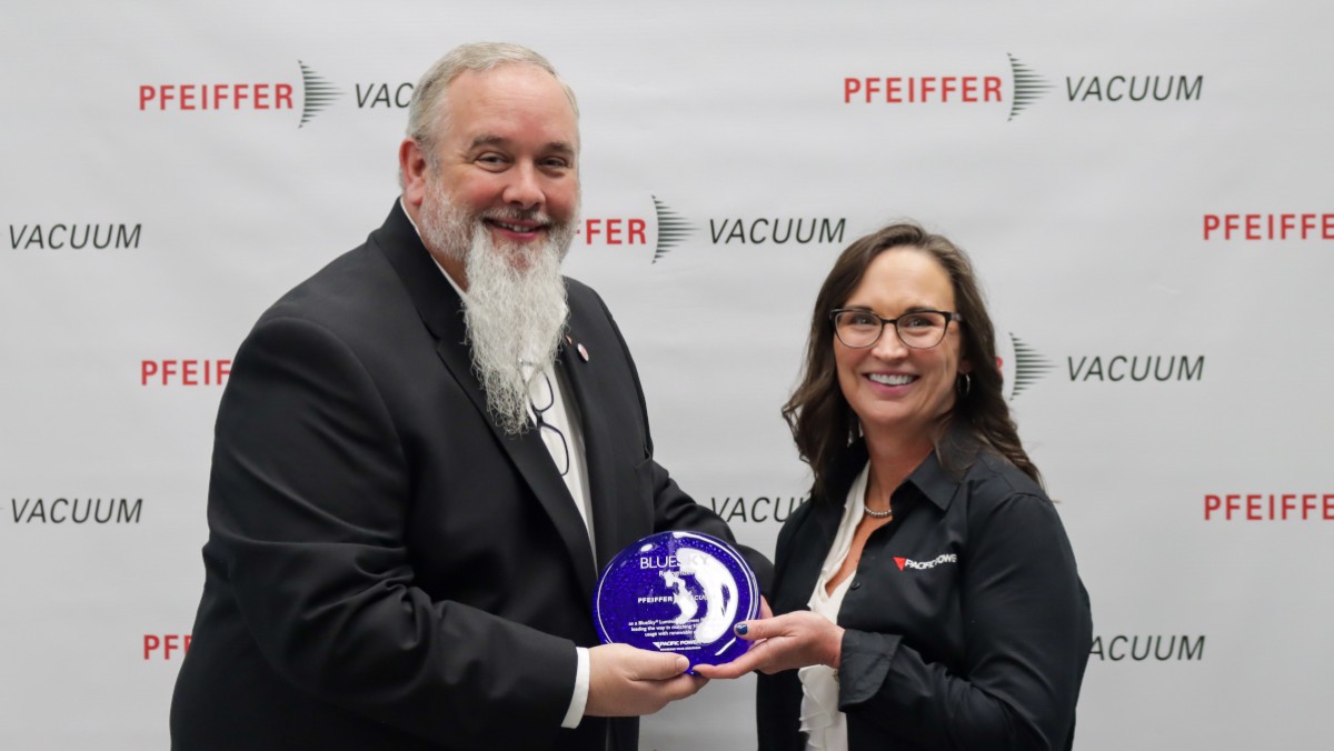 bryan_strait_and_jill_drinkwater_with_award_web